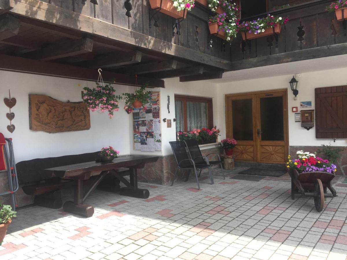 كورفارا إنْ بادِيا Garni La Vara المظهر الخارجي الصورة